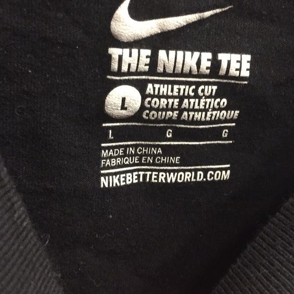 Black and white Nike Tee shirt - Picture 2 of 2